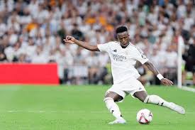 米兰体育官网：赖斯社媒晒与斯凯利拥抱照：未来众多进球里的第一个！为你开心.